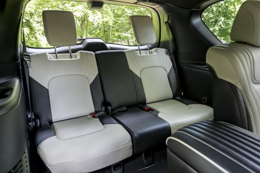 Интерьер Infiniti QX80 5.6 Limited 2018 года  (NA) (фото 16 из 45)